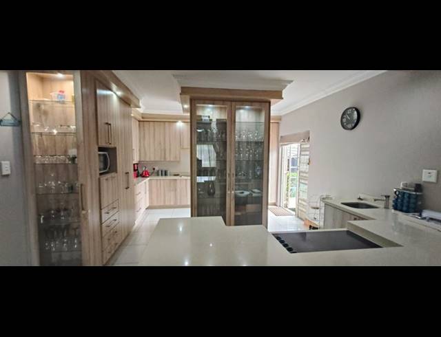 4 BEDROOM HOUSE FOR SALE IN BOOYSENS